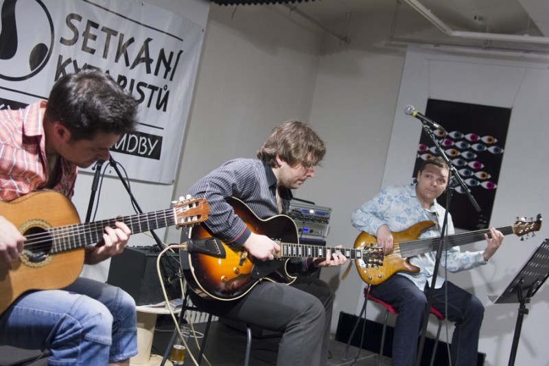 Akustické kytarové trio